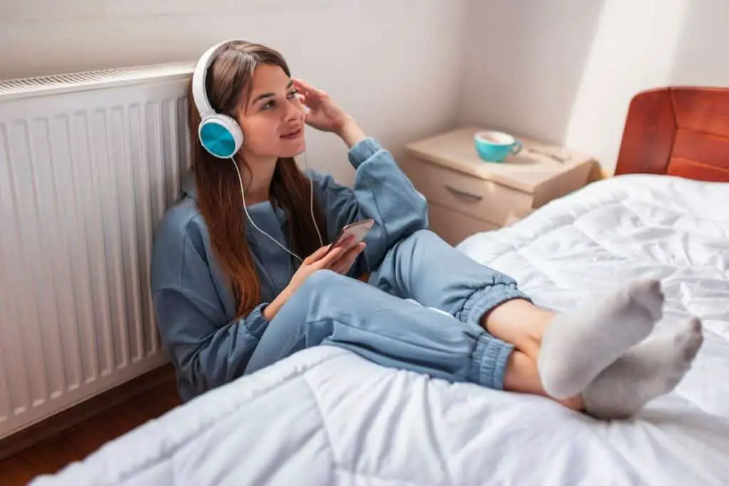 woman listening to an audiobook via audible on her phone